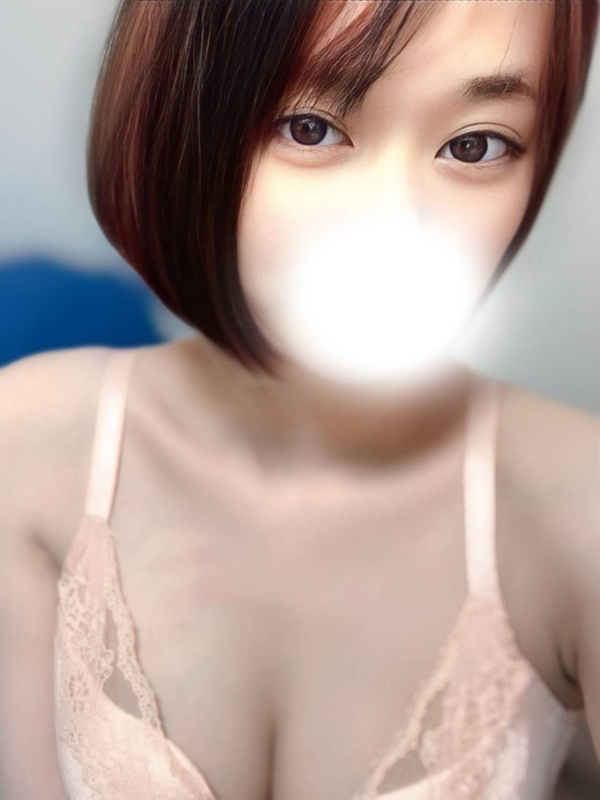 すずな(22歳、B:85、W:.57、H:84)