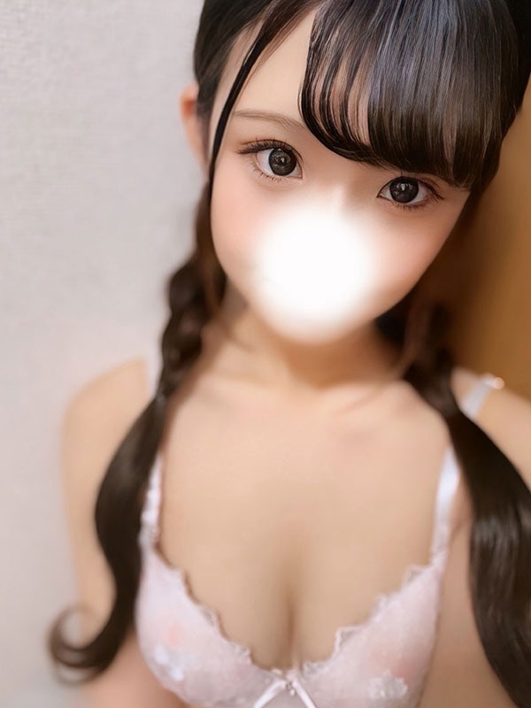 うらら※今ドキえちえち淫乱女子(21歳、B:83、W:.57、H:85)